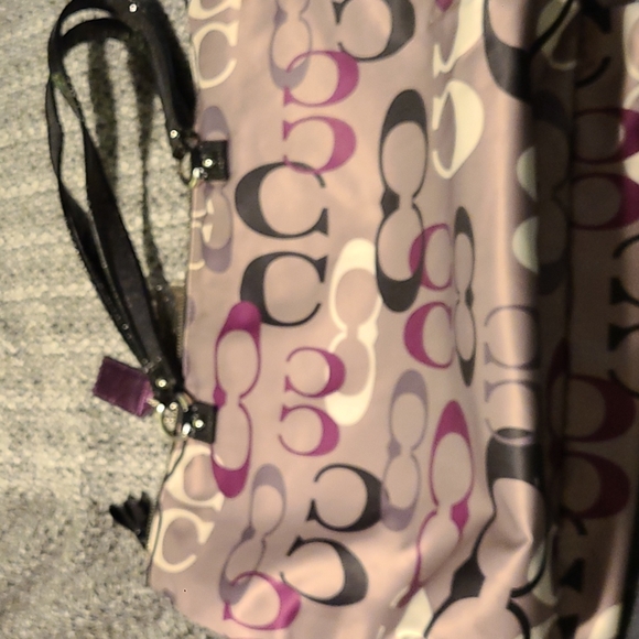 Gently used Coach Daisy Optical Print Tote - Picture 2 of 10